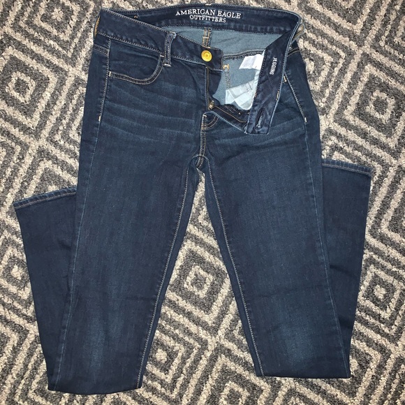 Women’s American Eagle dark wash jegging - Picture 2 of 2